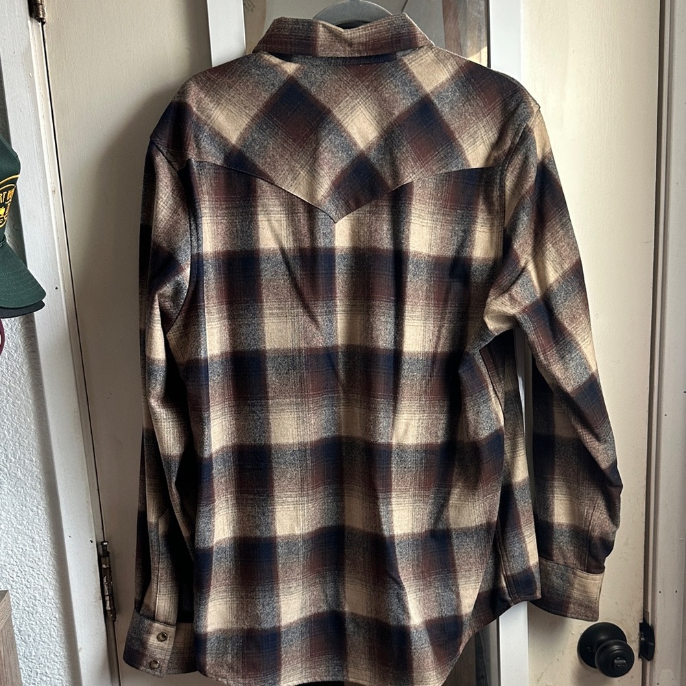 Pendleton Men's Checkered Shirt Jacket in Brown and Cream - Picture 6 of 7